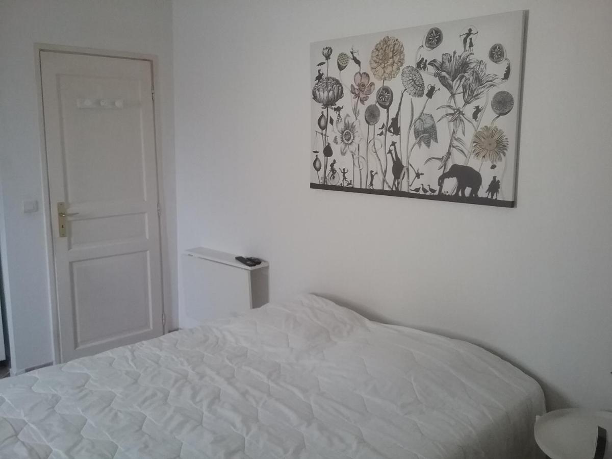 Une Chambre En Ville Л'Іль-сюр-ла-Сорг Екстер'єр фото