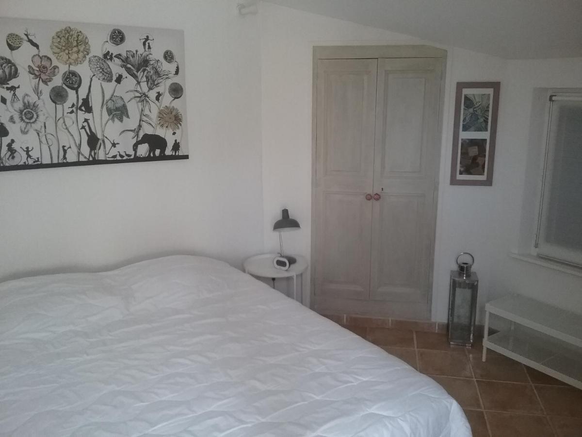 Une Chambre En Ville Л'Іль-сюр-ла-Сорг Екстер'єр фото